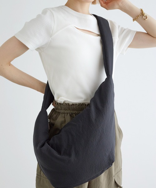 w closet（ダブルクローゼット）の「ナイロンショルダーバッグ（ショルダーバッグ・レディース・ホワイト/ブラック/イエロー・FREE）」の3枚目の写真