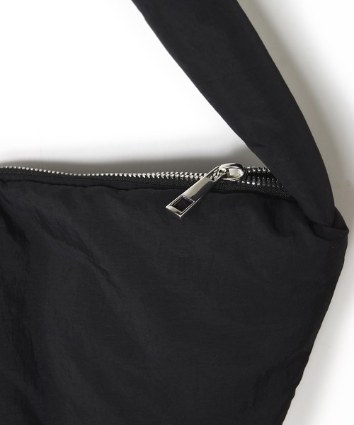 w closet（ダブルクローゼット）の「ナイロンショルダーバッグ（ショルダーバッグ・レディース・ホワイト/ブラック/イエロー・FREE）」の6枚目の写真