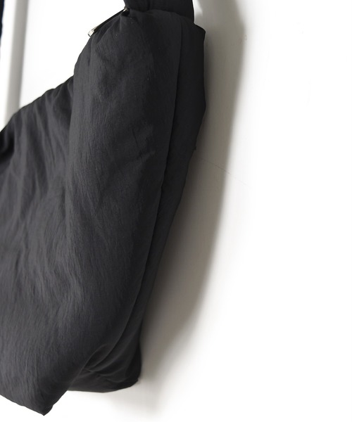 w closet（ダブルクローゼット）の「ナイロンショルダーバッグ（ショルダーバッグ・レディース・ホワイト/ブラック/イエロー・FREE）」の5枚目の写真