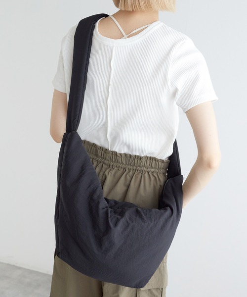 w closet（ダブルクローゼット）の「ナイロンショルダーバッグ（ショルダーバッグ・レディース・ホワイト/ブラック/イエロー・FREE）」の10枚目の写真