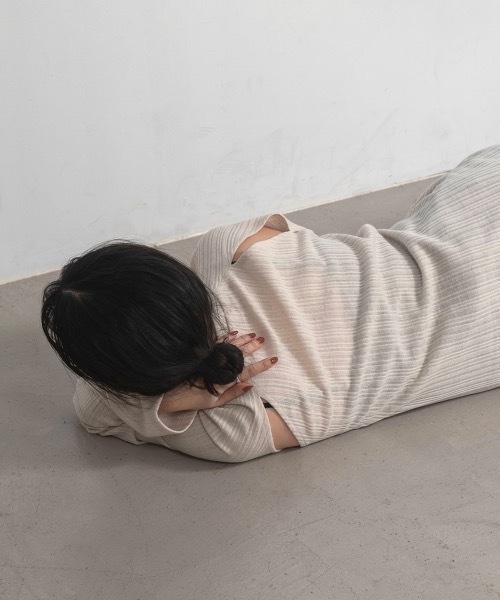 lawgy(ラウジー)の「random rib shoulder slit op(ワンピース・レディース・アイボリー/ブラック・FREE)」の13枚目の写真