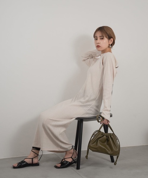 lawgy(ラウジー)の「random rib shoulder slit op(ワンピース・レディース・アイボリー/ブラック・FREE)」の17枚目の写真