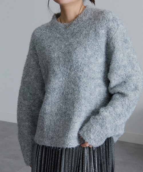 RANAN(ラナン)の「ふわふわブークレークロップド丈ニット(ニット/セーター・レディース・ブルー/ベージュ/オレンジ/グレー/ブラック・L/LL/M)」の2枚目の写真