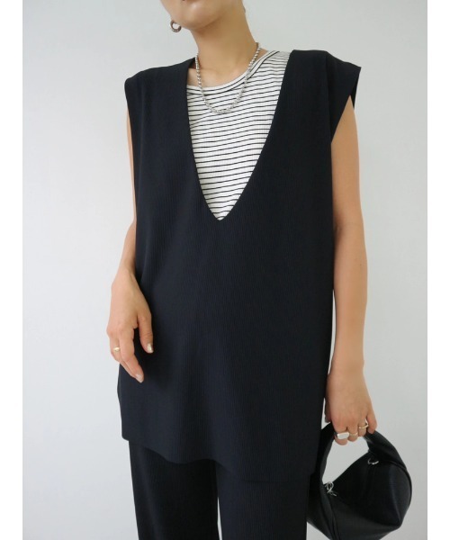 TRUNC(トランクエイティーエイト)の「Smooth Rib Vneck Gilet(Tシャツ/カットソー・レディース・アイボリー/ブラック/ブルー・FREE)」の3枚目の写真