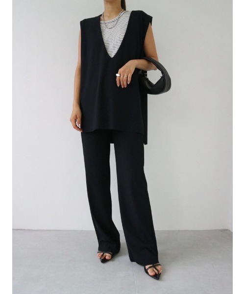 TRUNC(トランクエイティーエイト)の「Smooth Rib Vneck Gilet(Tシャツ/カットソー・レディース・アイボリー/ブラック/ブルー・FREE)」の7枚目の写真