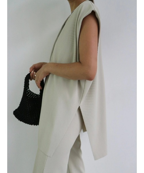 TRUNC(トランクエイティーエイト)の「Smooth Rib Vneck Gilet(Tシャツ/カットソー・レディース・アイボリー/ブラック/ブルー・FREE)」の12枚目の写真