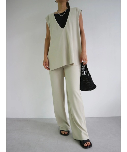 TRUNC(トランクエイティーエイト)の「Smooth Rib Vneck Gilet(Tシャツ/カットソー・レディース・アイボリー/ブラック/ブルー・FREE)」の13枚目の写真