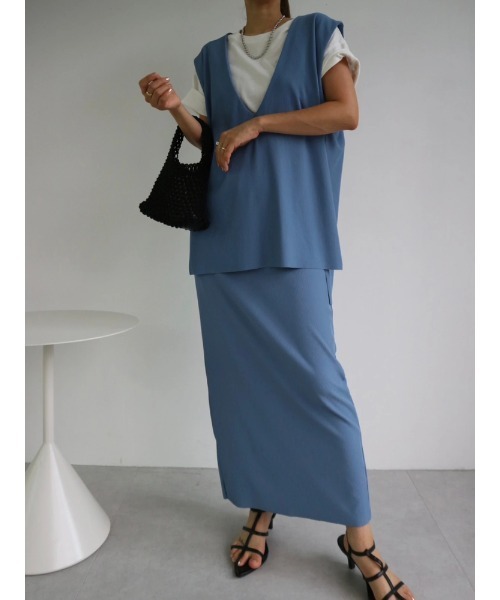 TRUNC(トランクエイティーエイト)の「Smooth Rib Vneck Gilet(Tシャツ/カットソー・レディース・アイボリー/ブラック/ブルー・FREE)」の18枚目の写真