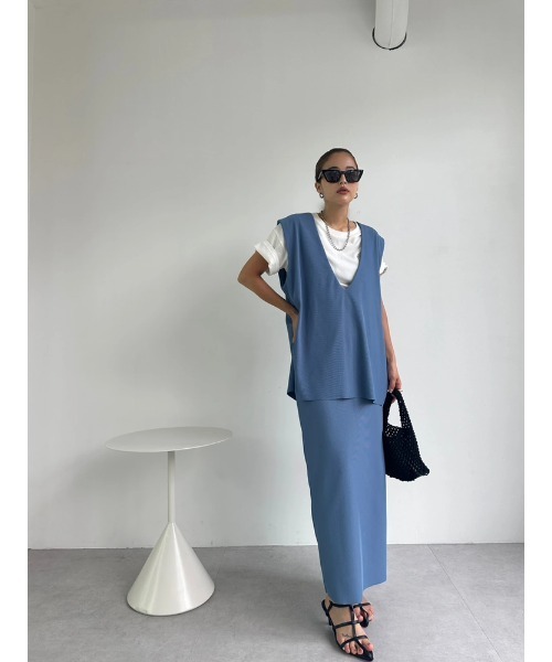 TRUNC(トランクエイティーエイト)の「Smooth Rib Vneck Gilet(Tシャツ/カットソー・レディース・アイボリー/ブラック/ブルー・FREE)」の19枚目の写真