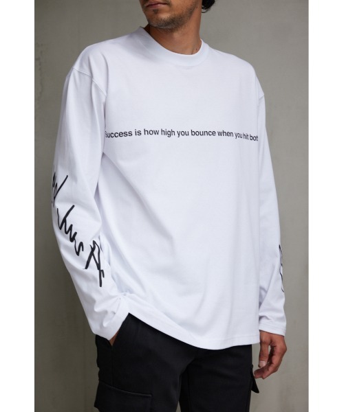 AZUL by moussy（アズールバイマウジー）の「AZULBYMOUSSYロゴロングTシャツ（Tシャツ/カットソー・メンズ・ブラック/ホワイト・SMALL/MEDIUM/LARGE）」の4枚目の写真