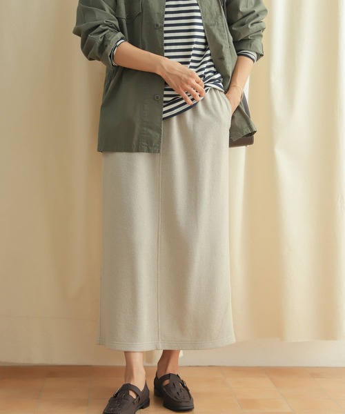 URBAN RESEARCH DOORS（アーバンリサーチドアーズ）の「『セットアップ対応』ブークレカットストレートスカート（スカート・レディース・チャコールグレー/ライトベージュ・MEDIUM）」の3枚目の写真