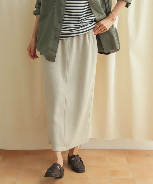 URBAN RESEARCH DOORS（アーバンリサーチドアーズ）の「『セットアップ対応』ブークレカットストレートスカート（スカート・レディース・チャコールグレー/ライトベージュ・MEDIUM）」の5枚目の写真