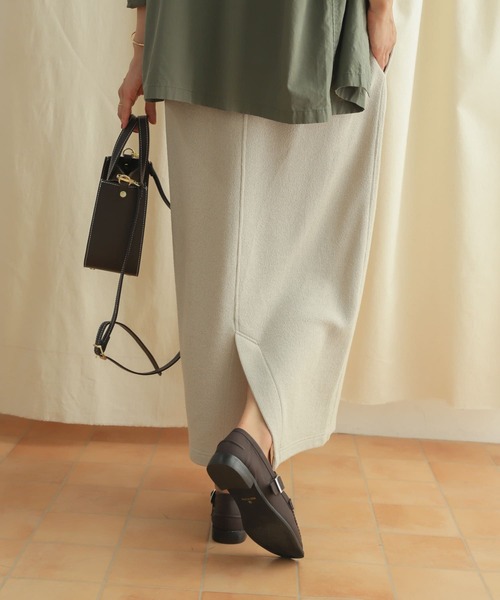 URBAN RESEARCH DOORS（アーバンリサーチドアーズ）の「『セットアップ対応』ブークレカットストレートスカート（スカート・レディース・チャコールグレー/ライトベージュ・MEDIUM）」の7枚目の写真