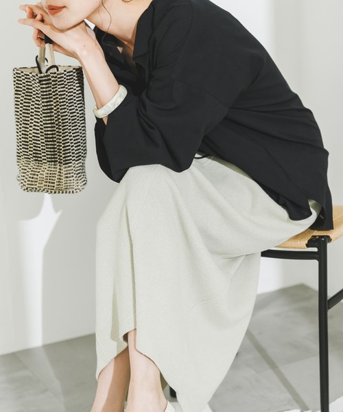 URBAN RESEARCH DOORS（アーバンリサーチドアーズ）の「『セットアップ対応』ブークレカットストレートスカート（スカート・レディース・チャコールグレー/ライトベージュ・MEDIUM）」の17枚目の写真