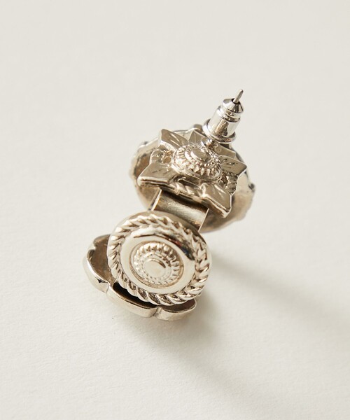 TOGA PULLA(トーガ プルラ)の「【TOGA PULLA/トーガプルラ】スクエアモチーフピアス(ピアス(両耳用)・レディース・シルバー・FREE)」の5枚目の写真