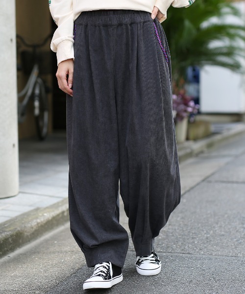 チチカカ(チチカカ)の「エッグタックコールパンツ【大きいサイズ】(その他パンツ・レディース・オレンジ/ベージュ/チャコールグレー・3L)」の5枚目の写真