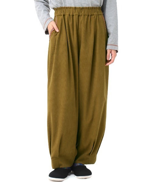 チチカカ(チチカカ)の「エッグタックコールパンツ【大きいサイズ】(その他パンツ・レディース・オレンジ/ベージュ/チャコールグレー・3L)」の9枚目の写真