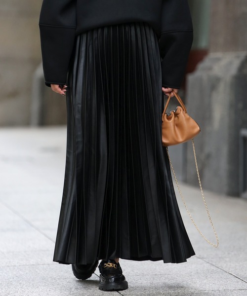フェイクレザープリーツロングスカート（スカート）｜Bonjour Sagan