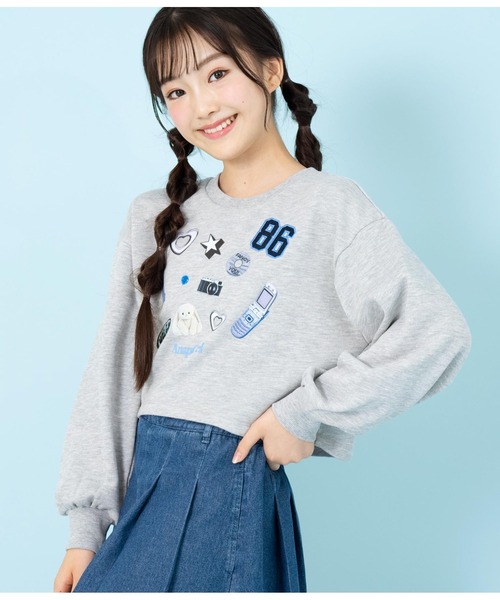 ANAP GiRL(アナップガール)の「アソートデザインクロップドトレーナー(スウェット・キッズ・ブラック/グレー/アイボリー・M/XS/S)」の3枚目の写真