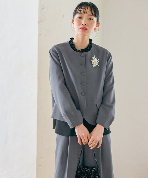 Neina（ネイナ）の「【入学式・卒業式・フォーマル】フリル衿ブラウスワイドパンツスーツ3点セット（ジャケット＋ブラウス＋パンツ）｜大きいサイズ有〔Neina〕（スーツセット・レディース・ブラック系/グレー系・LL/3L/M/L/S/4L/5L）」の7枚目の写真