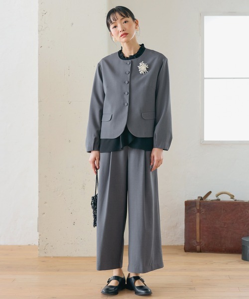 Neina（ネイナ）の「【入学式・卒業式・フォーマル】フリル衿ブラウスワイドパンツスーツ3点セット（ジャケット＋ブラウス＋パンツ）｜大きいサイズ有〔Neina〕（スーツセット・レディース・ブラック系/グレー系・LL/3L/M/L/S/4L/5L）」の8枚目の写真