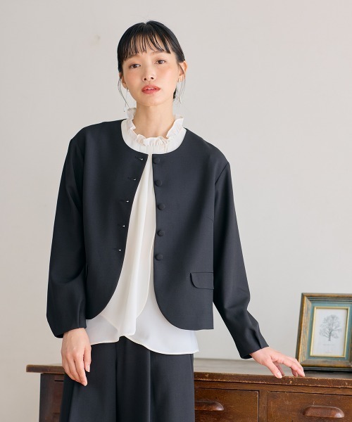 Neina（ネイナ）の「【入学式・卒業式・フォーマル】フリル衿ブラウスワイドパンツスーツ3点セット（ジャケット＋ブラウス＋パンツ）｜大きいサイズ有〔Neina〕（スーツセット・レディース・ブラック系/グレー系・LL/3L/M/L/S/4L/5L）」の14枚目の写真