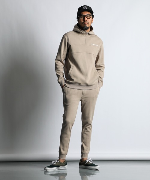 The DUFFER of ST.GEORGE(ザダファーオブセントジョージ)の「〔BLACK LABEL〕T-400 SMOOTH SIMPLE PANTS:セットアップ シンプル スキニーパンツ(スウェットパンツ・メンズ・チャコールグレー/ブラック/ベージュ・LARGE/MEDIUM/X-LARGE/SMALL)」の9枚目の写真