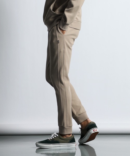 The DUFFER of ST.GEORGE(ザダファーオブセントジョージ)の「〔BLACK LABEL〕T-400 SMOOTH SIMPLE PANTS:セットアップ シンプル スキニーパンツ(スウェットパンツ・メンズ・チャコールグレー/ブラック/ベージュ・LARGE/MEDIUM/X-LARGE/SMALL)」の10枚目の写真
