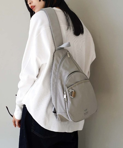 anello（アネロ）の「BASE CROSS BODY BAG（ボディバッグ/ウエストポーチ・レディース・ブラック/ネイビー/ベージュ/ミント/ライトグレー・-）」の3枚目の写真
