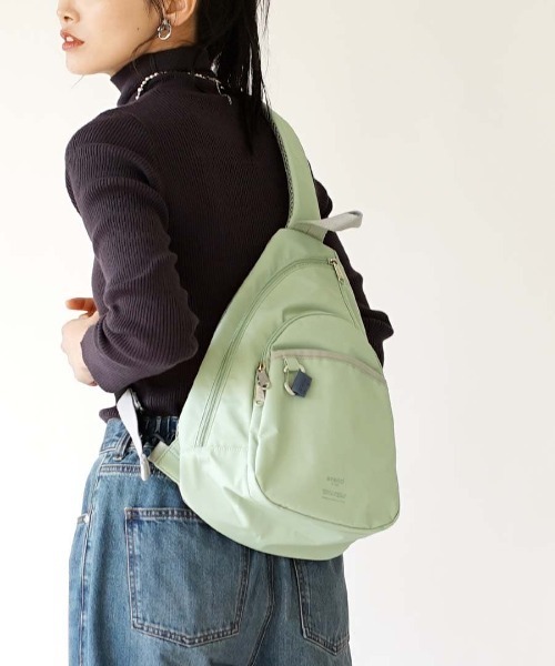 anello（アネロ）の「BASE CROSS BODY BAG（ボディバッグ/ウエストポーチ・レディース・ブラック/ネイビー/ベージュ/ミント/ライトグレー・-）」の4枚目の写真