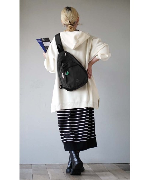 anello（アネロ）の「BASE CROSS BODY BAG（ボディバッグ/ウエストポーチ・レディース・ブラック/ネイビー/ベージュ/ミント/ライトグレー・-）」の7枚目の写真