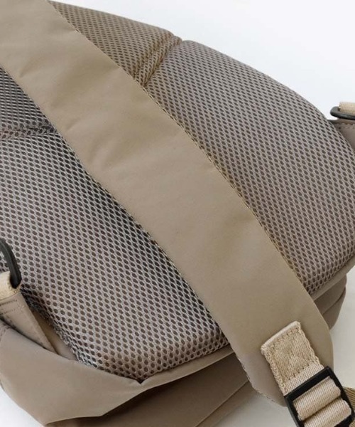 anello（アネロ）の「BASE CROSS BODY BAG（ボディバッグ/ウエストポーチ・レディース・ブラック/ネイビー/ベージュ/ミント/ライトグレー・-）」の14枚目の写真