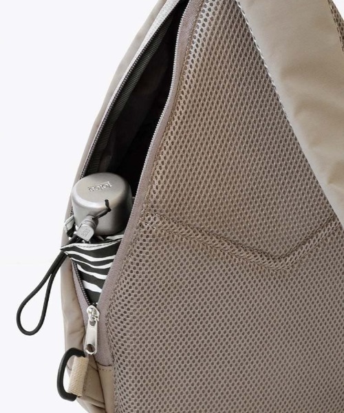 anello（アネロ）の「BASE CROSS BODY BAG（ボディバッグ/ウエストポーチ・レディース・ブラック/ネイビー/ベージュ/ミント/ライトグレー・-）」の17枚目の写真