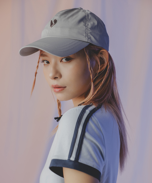 VENECY（ベネシー）の「【VENECY】メタルロゴキャップ（キャップ・レディース・ブラック/ライトグレー・FREE）」の4枚目の写真