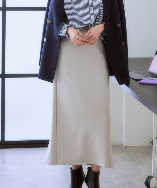 7days Life Styling(セブンデイズライフスタイリング)の「ナロースカート(きれいめダンボール素材)(スカート・レディース・グレイッシュベージュ/ブラック・L/M/S/LL)」の2枚目の写真