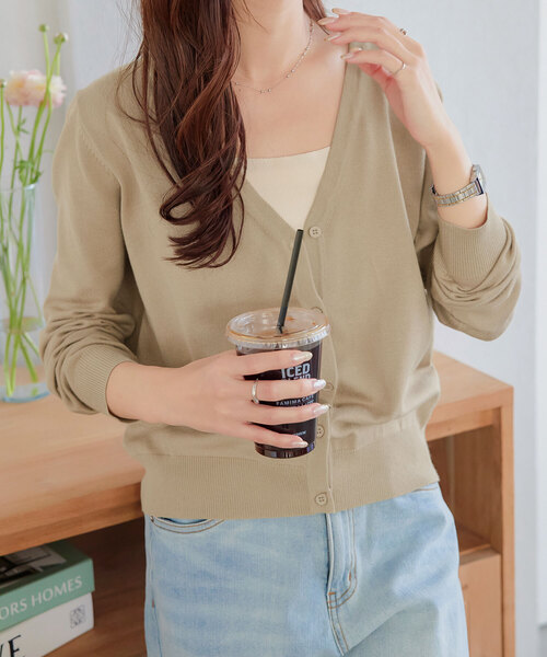 KOBE LETTUCE（コウベレタス）の「[ VネックorUネック ] 春夏秋冬着られる UVカットベーシックニットカーディガン（カーディガン/ボレロ・レディース・ブラック/ホワイト系/オフホワイト/ブルー/グレー/ホワイト系その他2/グレー系/ネイビー系/ベージュ/イエロー/ネイビー/イエロー系/ピンク系1/ブルー系/ブラック系/ホワイト系その他/ピンク系/グリーン/ベージュ系/グリーン系/カーキ/グリーン系1/ネイビー系1/レッド系/レッド系1/ネイビー系2/ホワイト系2/ホワイト系1/レッド系2/ボルドー/グレー系その他2/サックスブルー系/グレー系その他/サックスブルー/ブラウン系その他2/ブラウン系その他/グレー系その他3/グレー系その他4・L/M/XL）」の18枚目の写真