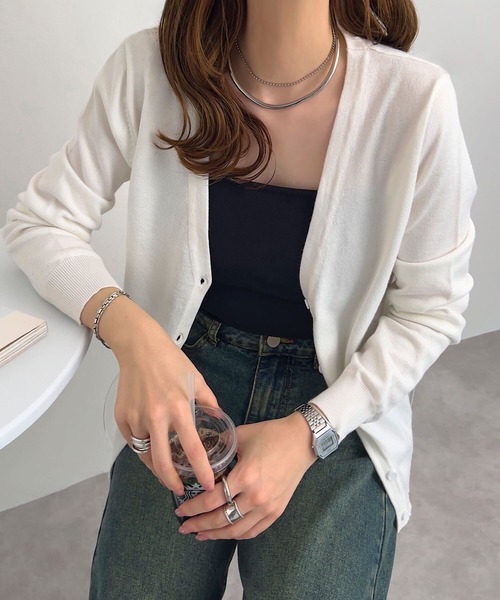 KOBE LETTUCE（コウベレタス）の「[ VネックorUネック ] 春夏秋冬着られる UVカットベーシックニットカーディガン（カーディガン/ボレロ・レディース・ブラック/ホワイト系/オフホワイト/ブルー/グレー/ホワイト系その他2/グレー系/ネイビー系/ベージュ/イエロー/ネイビー/イエロー系/ピンク系1/ブルー系/ブラック系/ホワイト系その他/ピンク系/グリーン/ベージュ系/グリーン系/カーキ/グリーン系1/ネイビー系1/レッド系/レッド系1/ネイビー系2/ホワイト系2/ホワイト系1/レッド系2/ボルドー/グレー系その他2/サックスブルー系/グレー系その他/サックスブルー/ブラウン系その他2/ブラウン系その他/グレー系その他3/グレー系その他4・L/M/XL）」の5枚目の写真