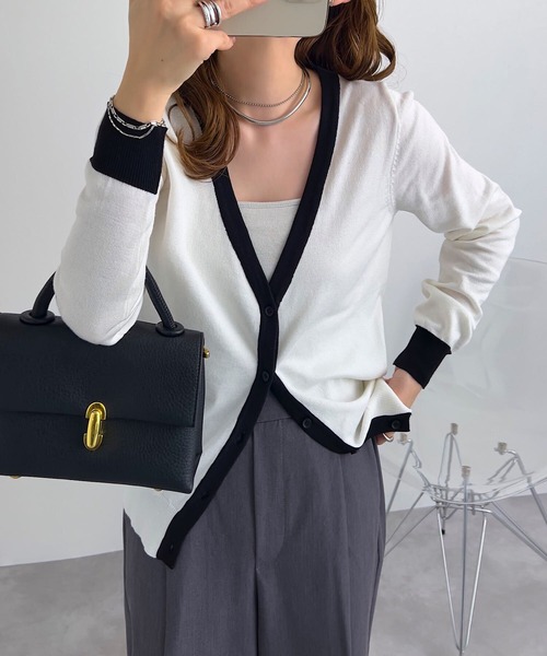 KOBE LETTUCE（コウベレタス）の「[ VネックorUネック ] 春夏秋冬着られる UVカットベーシックニットカーディガン（カーディガン/ボレロ・レディース・ブラック/ホワイト系/オフホワイト/ブルー/グレー/ホワイト系その他2/グレー系/ネイビー系/ベージュ/イエロー/ネイビー/イエロー系/ピンク系1/ブルー系/ブラック系/ホワイト系その他/ピンク系/グリーン/ベージュ系/グリーン系/カーキ/グリーン系1/ネイビー系1/レッド系/レッド系1/ネイビー系2/ホワイト系2/ホワイト系1/レッド系2/ボルドー/グレー系その他2/サックスブルー系/グレー系その他/サックスブルー/ブラウン系その他2/ブラウン系その他/グレー系その他3/グレー系その他4・L/M/XL）」の7枚目の写真