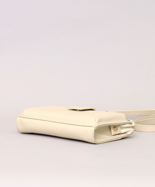 COOCO（クーコ）の「【牛革】シュリンクレザー横型スマホ・お財布ポシェット（ショルダーバッグ・レディース・ブラック/ライトピンク/ブラウン系その他/クリアレッド/シルバー/オフホワイト/グレー/ブルー・9）」の12枚目の写真