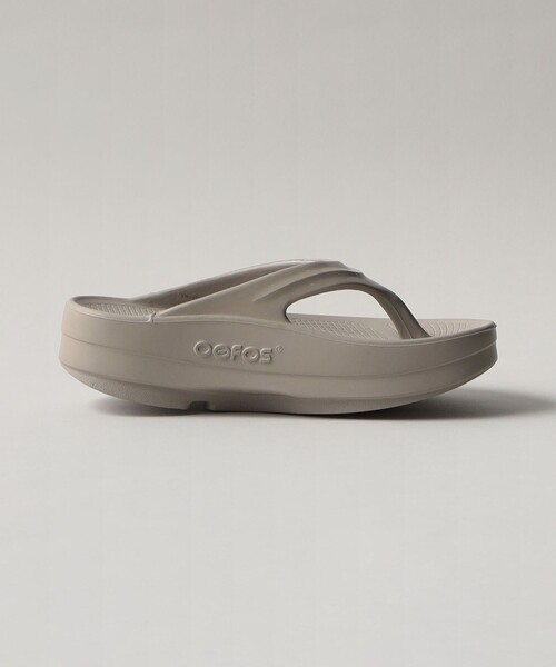OOFOS(ウーフォス)の「<OOFOS>OOmega(サンダル・レディース・ブラック/ベージュ・24cm/23cm/25cm)」の5枚目の写真