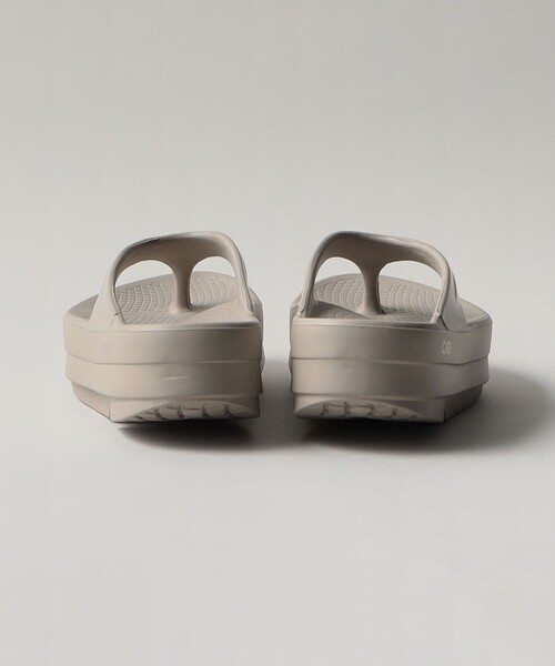 OOFOS(ウーフォス)の「<OOFOS>OOmega(サンダル・レディース・ブラック/ベージュ・24cm/23cm/25cm)」の6枚目の写真