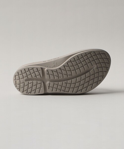OOFOS(ウーフォス)の「<OOFOS>OOmega(サンダル・レディース・ブラック/ベージュ・24cm/23cm/25cm)」の7枚目の写真