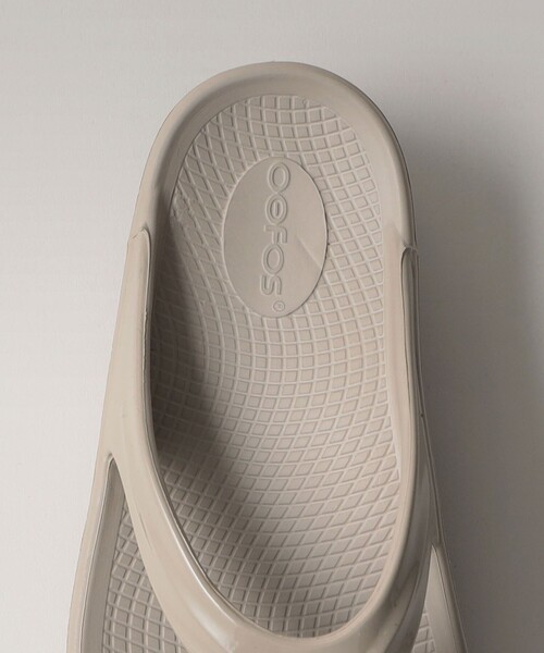 OOFOS(ウーフォス)の「<OOFOS>OOmega(サンダル・レディース・ブラック/ベージュ・24cm/23cm/25cm)」の8枚目の写真