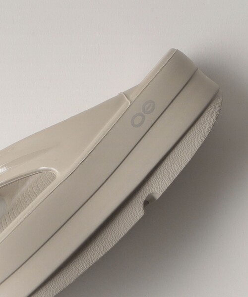 OOFOS(ウーフォス)の「<OOFOS>OOmega(サンダル・レディース・ブラック/ベージュ・24cm/23cm/25cm)」の10枚目の写真