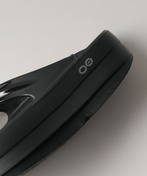 OOFOS(ウーフォス)の「<OOFOS>OOmega(サンダル・レディース・ブラック/ベージュ・24cm/23cm/25cm)」の13枚目の写真