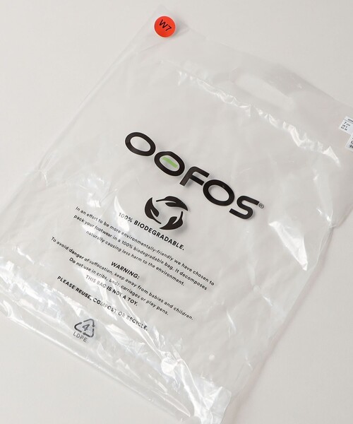 OOFOS(ウーフォス)の「<OOFOS>OOmega(サンダル・レディース・ブラック/ベージュ・24cm/23cm/25cm)」の14枚目の写真