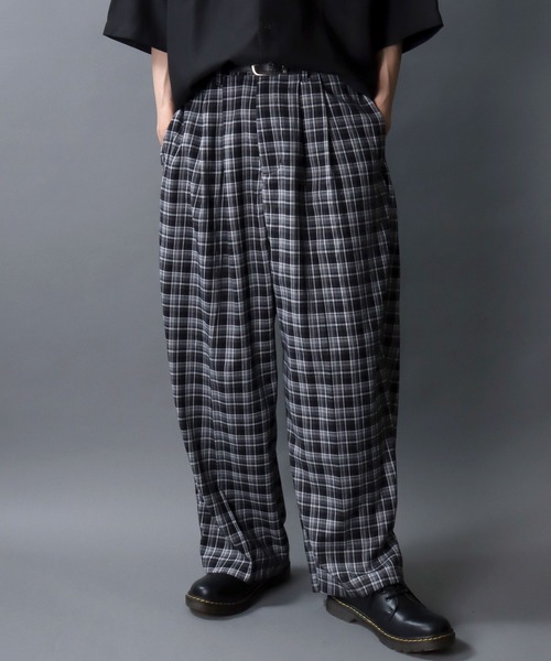 SITRY(シトリー)の「2026SS新柄追加 2Tuck Drape Wide Pants/別注 2タック ドレープ ワイドパンツ バルーンパンツ スラックス(スラックス・メンズ・チャコール/ホワイト/ブラック/アイボリー/モカ/ブラック系その他/ブラック系その他2・L/M/S/LL)」の4枚目の写真