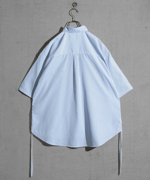 JOHN'S CLOSET(ジョンズクローゼット)の「【a】サイドシャーリング フラワーエンブロイダリー ルーズサイズ ブロードストライプ 半袖シャツ(シャツ/ブラウス・メンズ・ホワイト/ブルー/その他・MEDIUM/LARGE)」の4枚目の写真