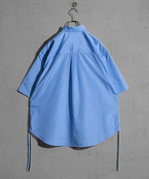 JOHN'S CLOSET(ジョンズクローゼット)の「【a】サイドシャーリング フラワーエンブロイダリー ルーズサイズ ブロードストライプ 半袖シャツ(シャツ/ブラウス・メンズ・ホワイト/ブルー/その他・MEDIUM/LARGE)」の5枚目の写真