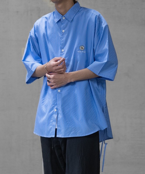 JOHN'S CLOSET(ジョンズクローゼット)の「【a】サイドシャーリング フラワーエンブロイダリー ルーズサイズ ブロードストライプ 半袖シャツ(シャツ/ブラウス・メンズ・ホワイト/ブルー/その他・MEDIUM/LARGE)」の8枚目の写真